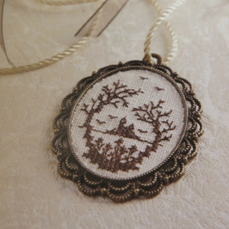 Broche ovale coloris bronze antique - 47 x 35 mm