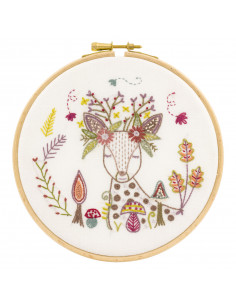 Kit de broderie traditionnelle "Biche oh ma biche !" de Un Chat dans l'aiguille
