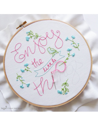 Kit de broderie traditionnelle "Enjoy the little things" de Tamar Nahir-Yanai