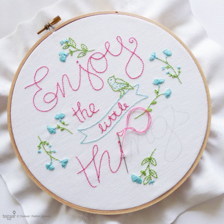 Kit de broderie traditionnelle "Enjoy the little things" de Tamar Nahir-Yanai