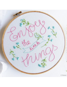 Kit de broderie traditionnelle "Enjoy the little things" de Tamar Nahir-Yanai