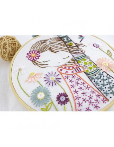 Kit de broderie traditionnelle "Quand Salomé se ressource" de Un Chat dans l'aiguille