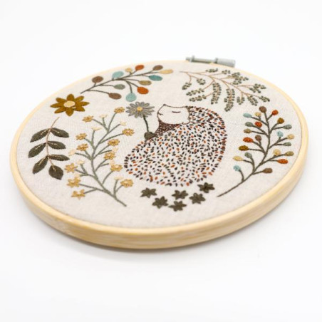 Kit de broderie traditionnelle "Simon le hérisson" de Un Chat dans l'aiguille