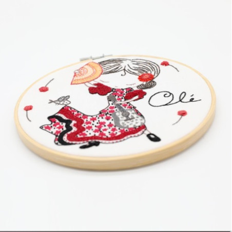 Kit de broderie traditionnelle "Salomé danse le flamenco" de Un Chat dans l'aiguille