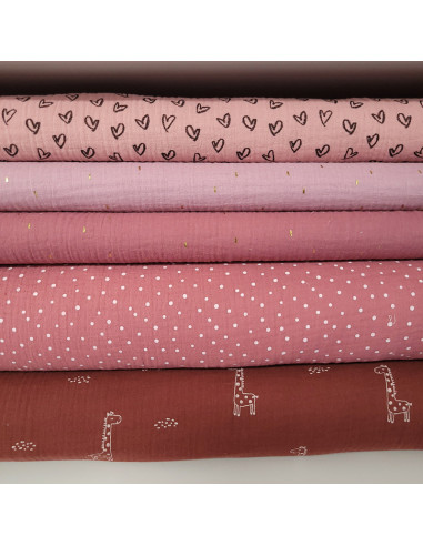 tissu-double-gaze-rose-moyen-motifs-coeurs-broderie-passion