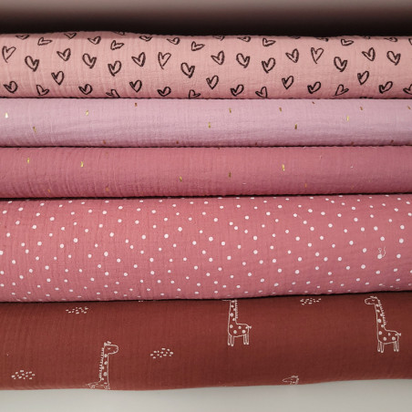 tissu-double-gaze-rose-moyen-motifs-coeurs-broderie-passion