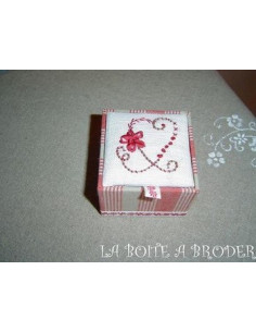La Boîte à Broder - Boîte Coeur - rouge