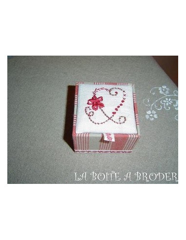 La Boîte à Broder - Boîte Coeur - rouge