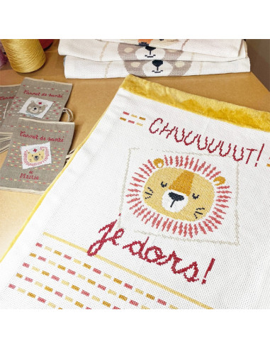 Lili Points - Plaid bébé Lion - Fiche de broderie au point de croix compté