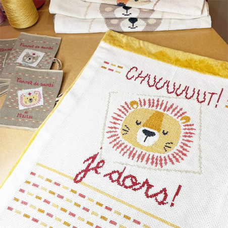 Lili Points - Plaid bébé Lion - Fiche de broderie au point de croix compté