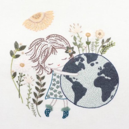 Kit de broderie traditionnelle "Salomé prend soin de la terre" de Un Chat dans l'aiguille