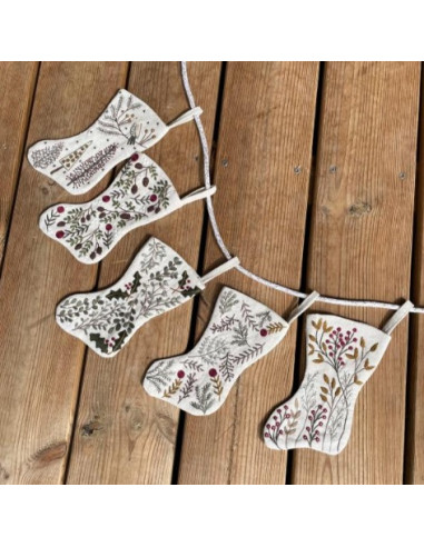 Kit de broderie traditionnelle "Guirlande de Noël" de Un Chat dans l'aiguille