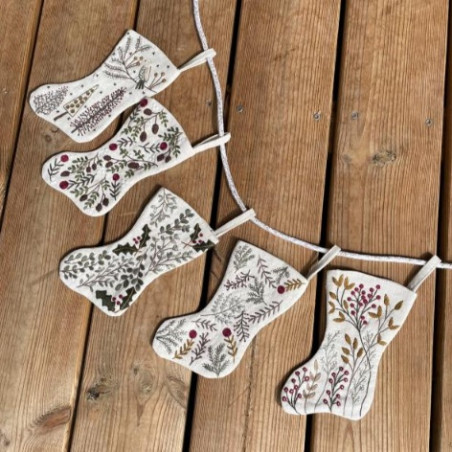 Kit de broderie traditionnelle "Guirlande de Noël" de Un Chat dans l'aiguille