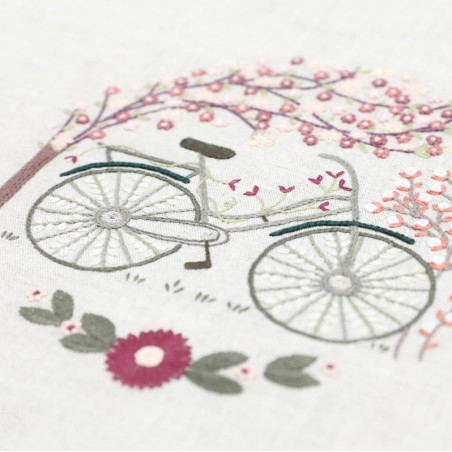 Kit de broderie traditionnelle "Com'1 air de printemps" de Un Chat dans l'aiguille