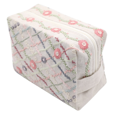 Kit de broderie traditionnelle "Grande trousse fleurie " de Un Chat dans l'aiguille
