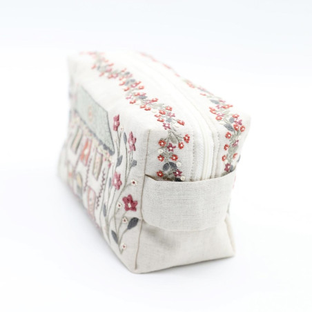 Kit de broderie traditionnelle "Grande trousse des brodeuses " de Un Chat dans l'aiguille