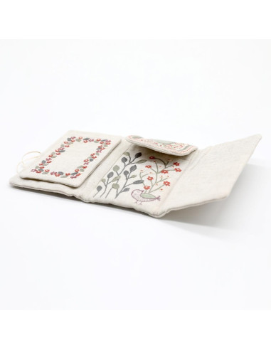 Kit de broderie traditionnelle "Porte ciseaux & aiguilles des brodeuses" de Un Chat dans l'aiguille