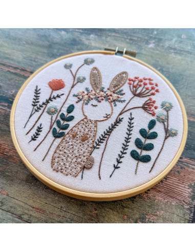 Kit de broderie traditionnelle "Céléstine la lapine" de Un Chat dans l'aiguille