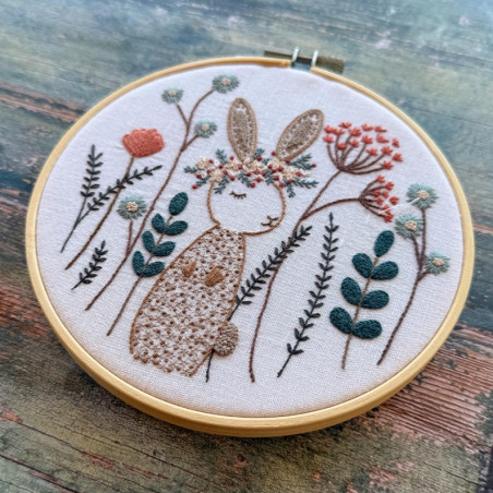 Kit de broderie traditionnelle "Céléstine la lapine" de Un Chat dans l'aiguille