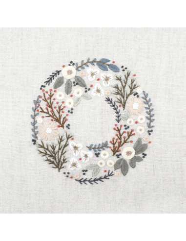 Kit de broderie traditionnelle "Couronne de givre - Petite couronne de novembre" de Un Chat dans l'aiguille